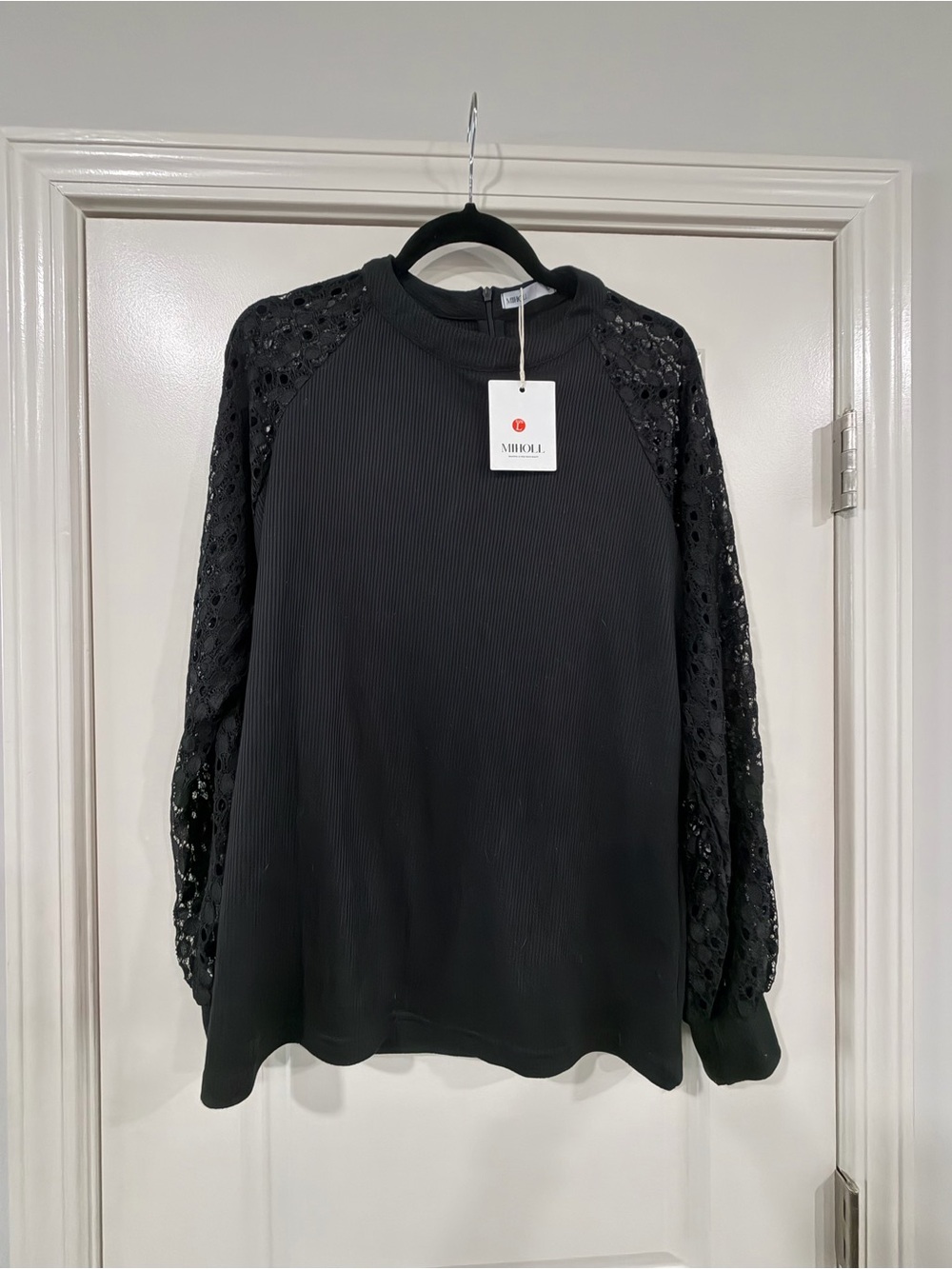 Miholl Black Long Lace-Sleeve Ribbed Blouse